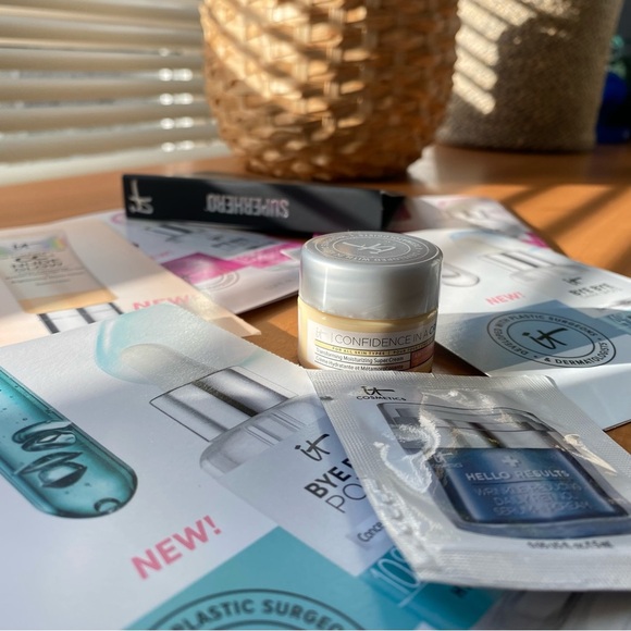 it cosmetics 8 skincare and makeup bundle - Picture 1 of 14